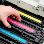 TonerXperts - Cómo cambiar un cartucho de tóner en una impresora láser